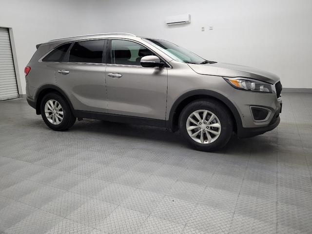 Photo of 2016 Gray Kia Sorento