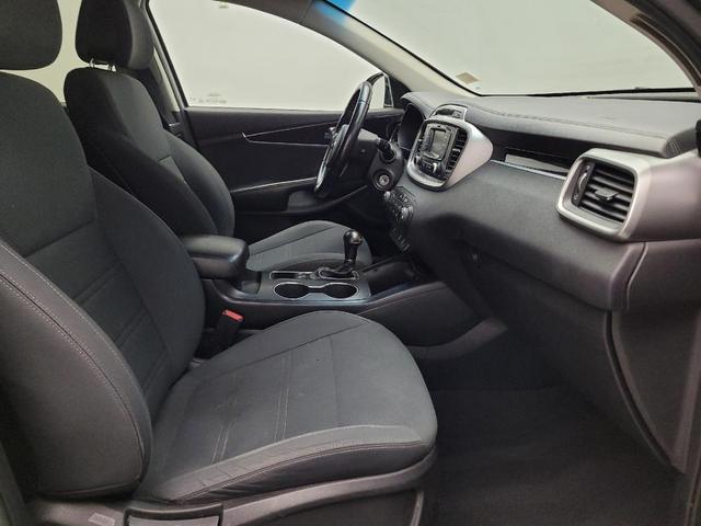 Photo of 2016 Gray Kia Sorento