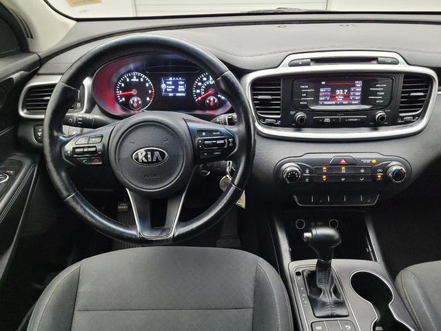 Photo of 2016 Gray Kia Sorento