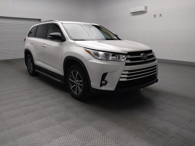 Photo of 2019 Blizzard Pearl Toyota Highlander