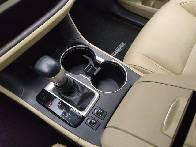 Photo of 2019 Blizzard Pearl Toyota Highlander