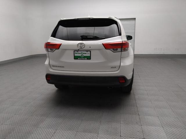 Photo of 2019 Blizzard Pearl Toyota Highlander