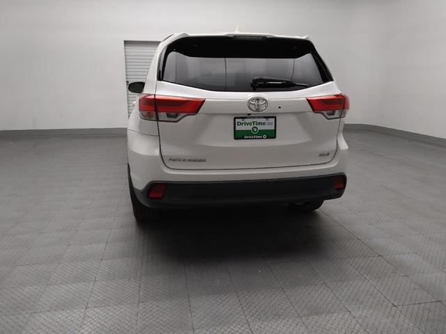 Photo of 2019 Blizzard Pearl Toyota Highlander
