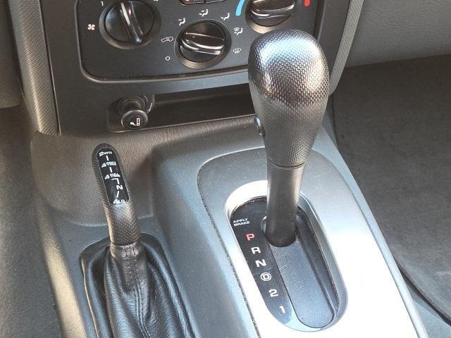 Photo of 2005 Bright Silver Clearcoat Metallic Jeep Liberty