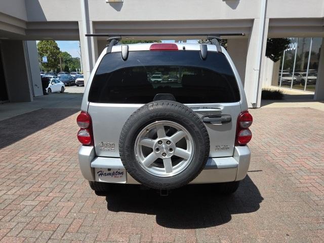 Photo of 2005 Bright Silver Clearcoat Metallic Jeep Liberty