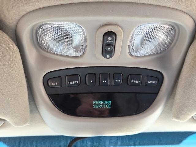 Photo of 2005 Bright Silver Clearcoat Metallic Jeep Liberty