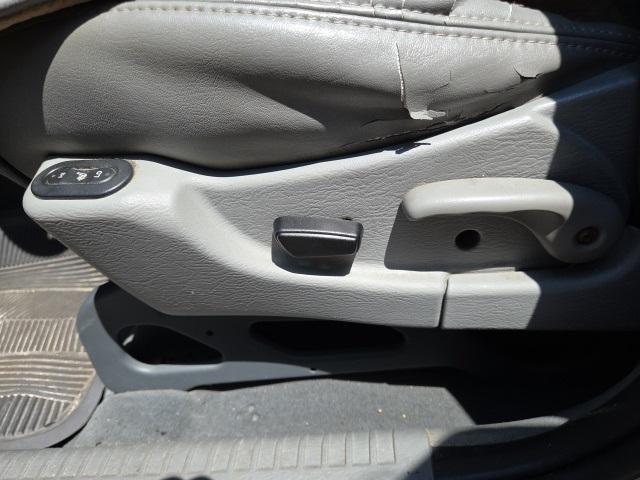 Photo of 2005 Bright Silver Clearcoat Metallic Jeep Liberty