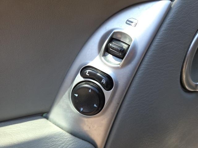 Photo of 2005 Bright Silver Clearcoat Metallic Jeep Liberty