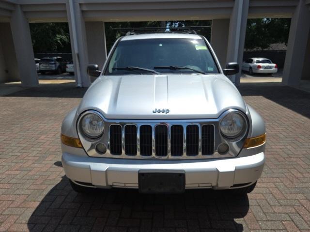 Photo of 2005 Bright Silver Clearcoat Metallic Jeep Liberty