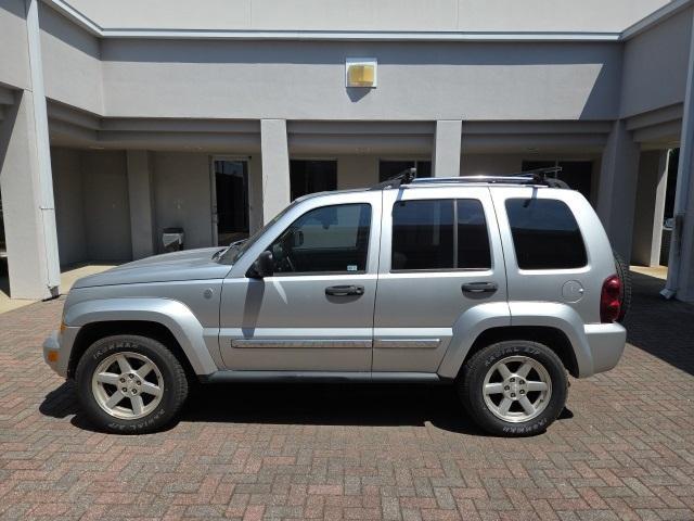 Photo of 2005 Bright Silver Clearcoat Metallic Jeep Liberty