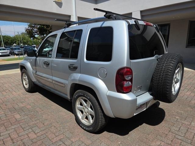 Photo of 2005 Bright Silver Clearcoat Metallic Jeep Liberty