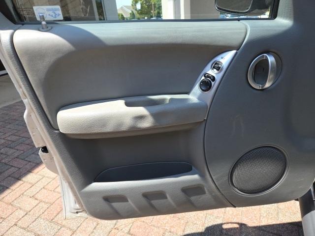 Photo of 2005 Bright Silver Clearcoat Metallic Jeep Liberty