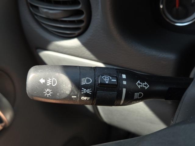 Photo of 2005 Bright Silver Clearcoat Metallic Jeep Liberty