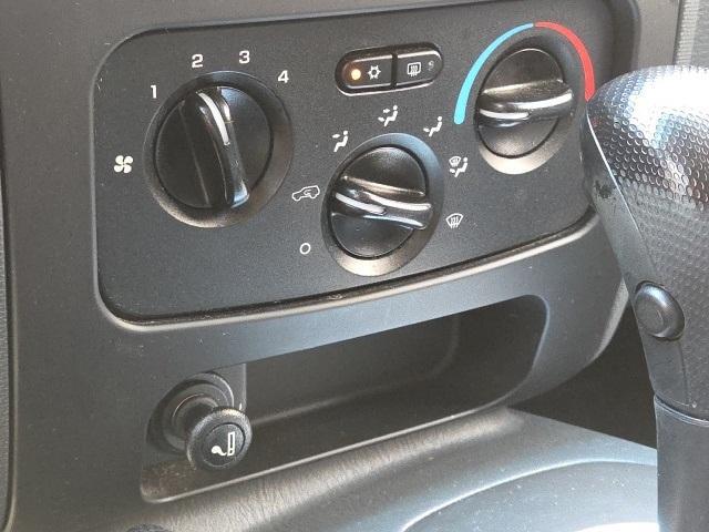 Photo of 2005 Bright Silver Clearcoat Metallic Jeep Liberty
