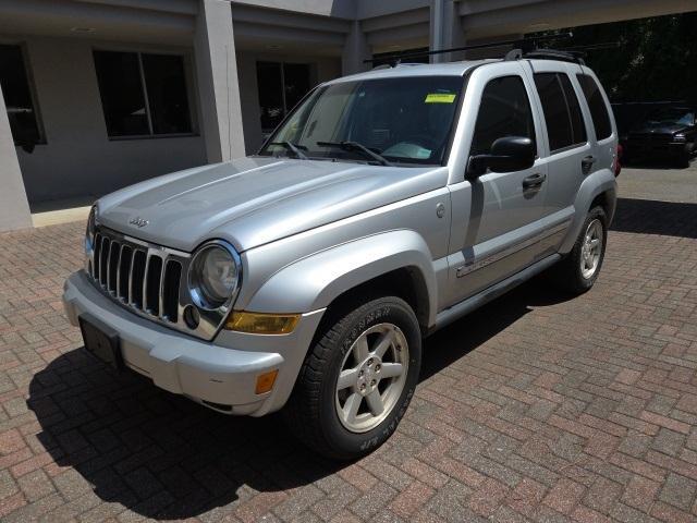 Photo of 2005 Bright Silver Clearcoat Metallic Jeep Liberty