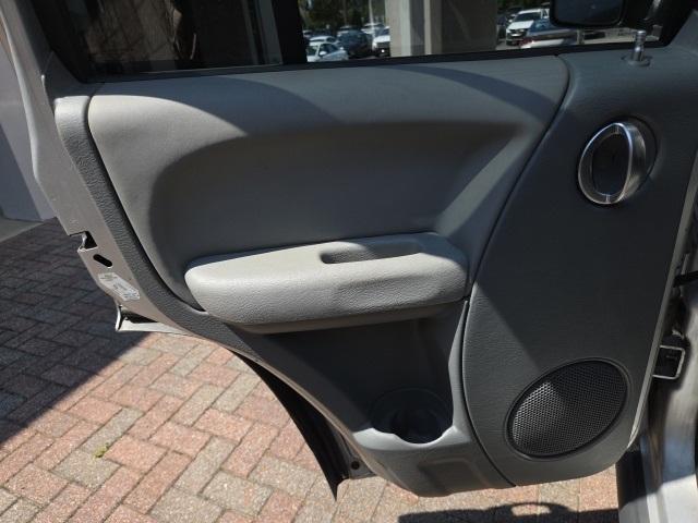 Photo of 2005 Bright Silver Clearcoat Metallic Jeep Liberty
