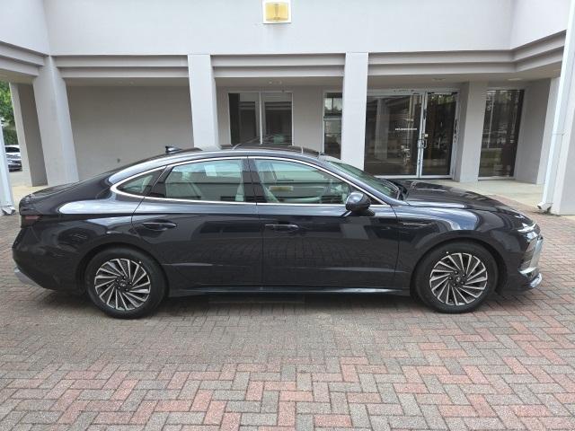 Photo of 2025 Carbon Blue Hyundai SONATA Hybrid