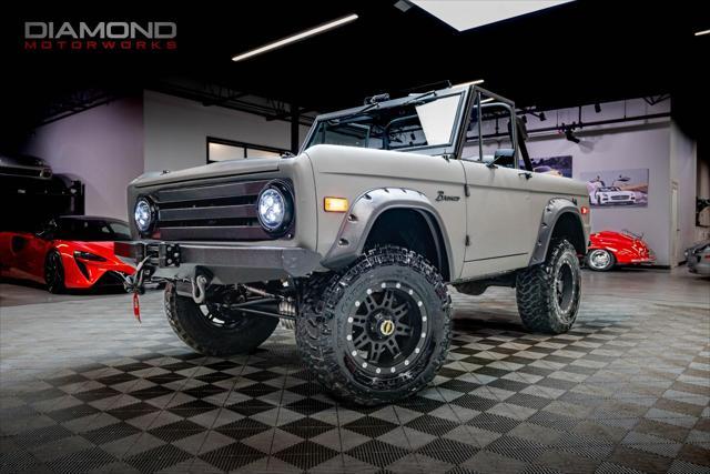 Photo of 1975 Matte Gray Ford Bronco