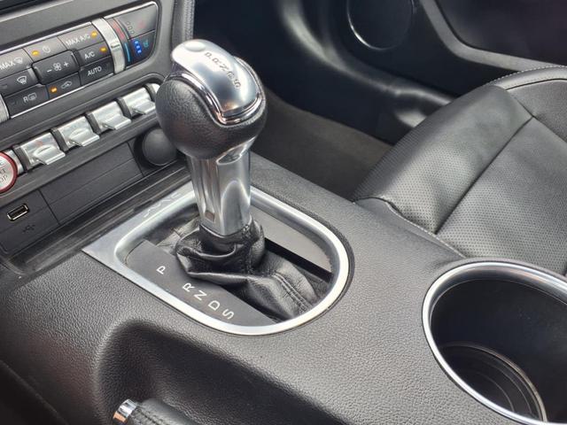 Photo of 2023 Iconic Silver Metallic Ford Mustang