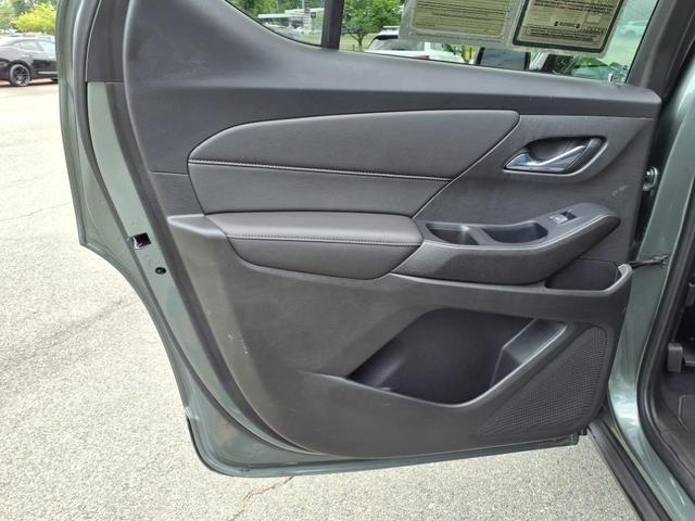 Photo of 2022 Silver Sage Metallic Chevrolet Traverse