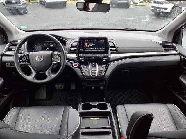 Photo of 2023 Crystal Black Pearl Honda Odyssey