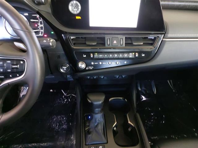 Photo of 2025 Cavair Lexus ES 300h