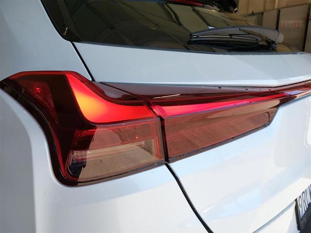 Photo of 2025 Eminent White Pearl Lexus UX 300h