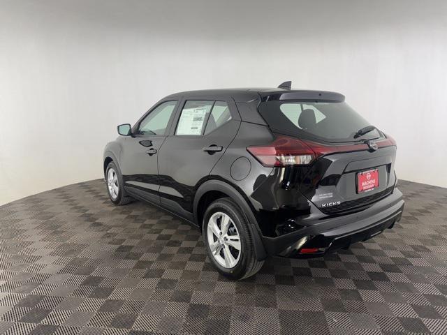 Photo of 2025 Super Black Nissan Kicks