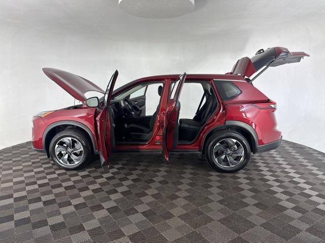 Photo of 2024 Scarlet Ember Tintcoat Nissan Rogue
