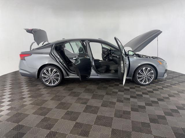 Photo of 2024 Gun Metallic Nissan Altima