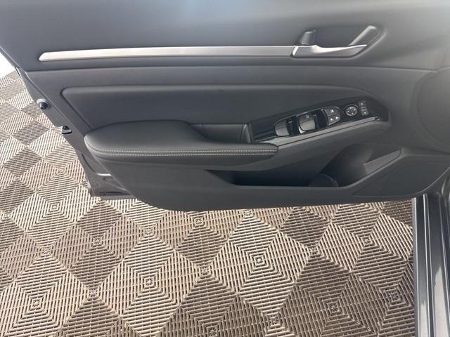 Photo of 2024 Gun Metallic Nissan Altima