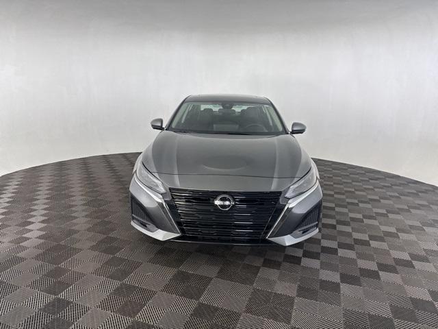 Photo of 2024 Gun Metallic Nissan Altima