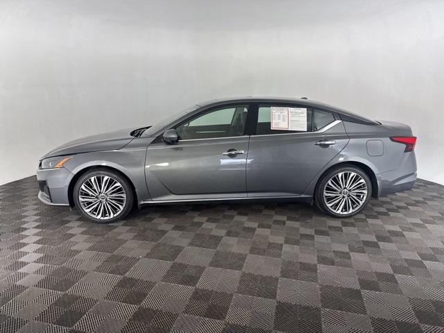 Photo of 2024 Gun Metallic Nissan Altima