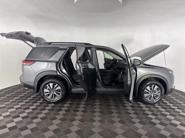 Photo of 2025 Gun Metallic Nissan Pathfinder