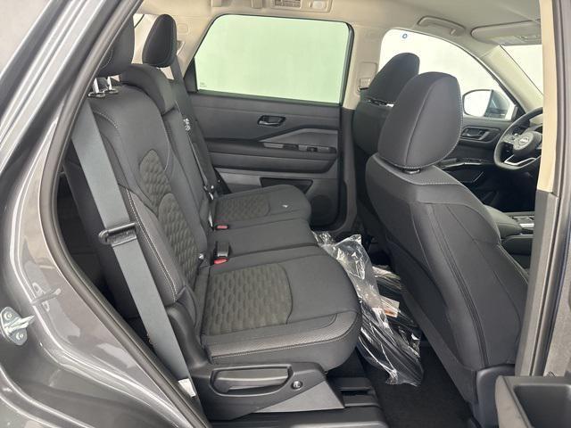 Photo of 2025 Gun Metallic Nissan Pathfinder