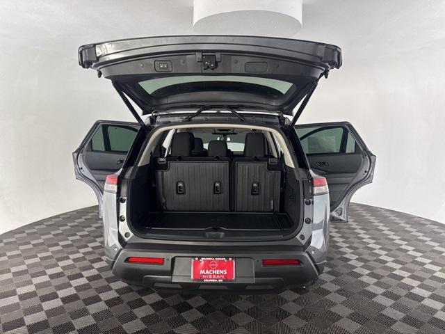 Photo of 2025 Gun Metallic Nissan Pathfinder