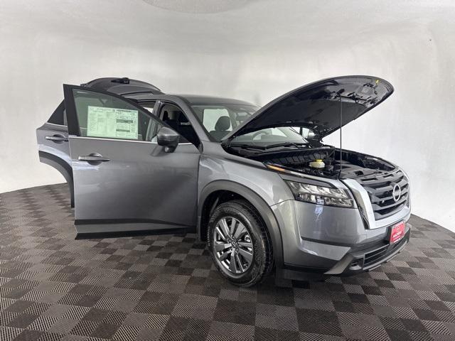 Photo of 2025 Gun Metallic Nissan Pathfinder