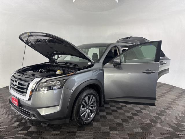 Photo of 2025 Gun Metallic Nissan Pathfinder