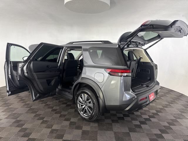 Photo of 2025 Gun Metallic Nissan Pathfinder