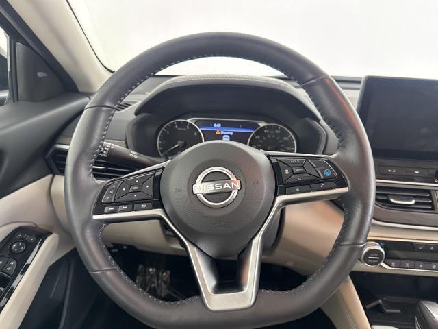 Photo of 2024 Super Black Clearcoat Nissan Altima