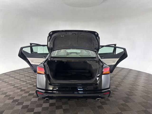 Photo of 2024 Super Black Clearcoat Nissan Altima