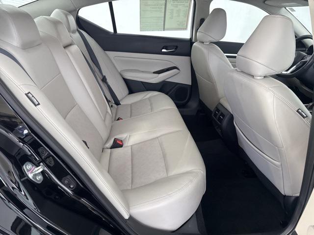 Photo of 2024 Super Black Clearcoat Nissan Altima