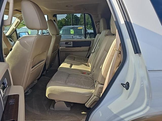 Photo of 2013 Oxford White Ford Expedition