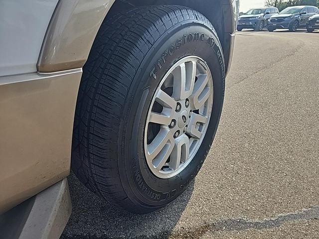 Photo of 2013 Oxford White Ford Expedition