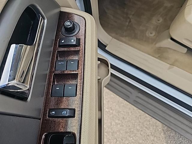 Photo of 2013 Oxford White Ford Expedition