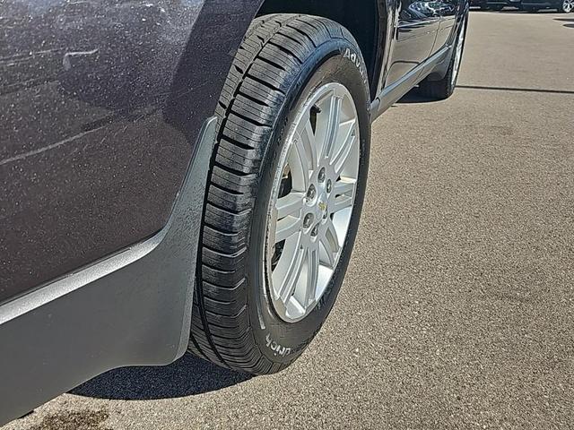 Photo of 2013 Tungsten Metallic Chevrolet Traverse