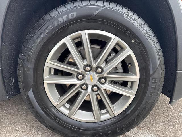 Photo of 2023 Summit White Chevrolet Traverse