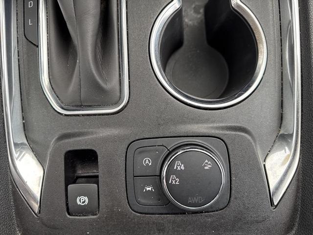 Photo of 2023 Summit White Chevrolet Traverse