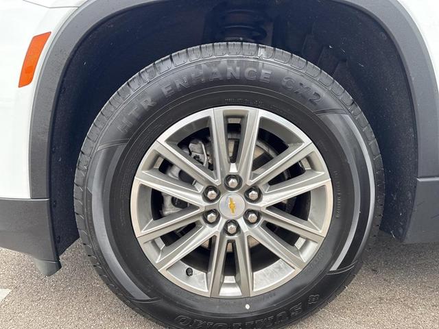 Photo of 2023 Summit White Chevrolet Traverse