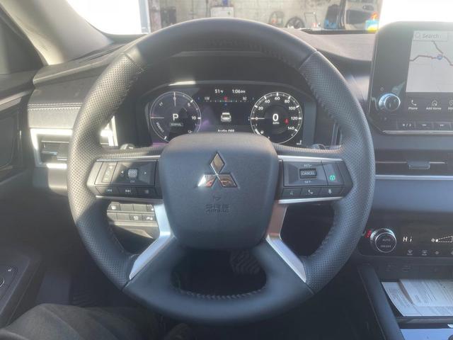 Photo of 2025 White Diamond Mitsubishi Outlander PHEV